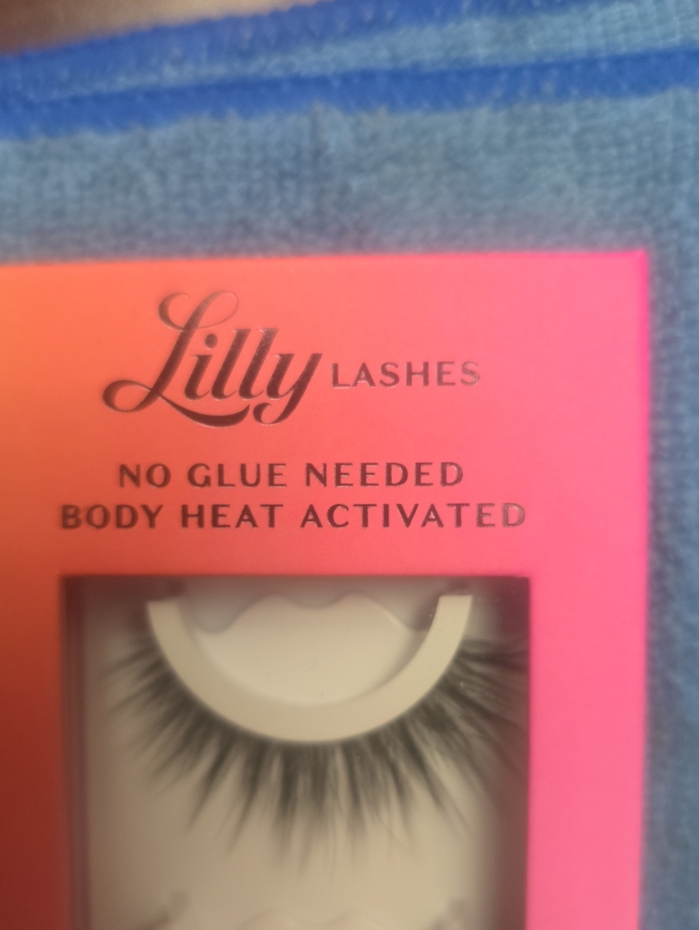 Self Adhesive Lashes - Picture 3 of 5